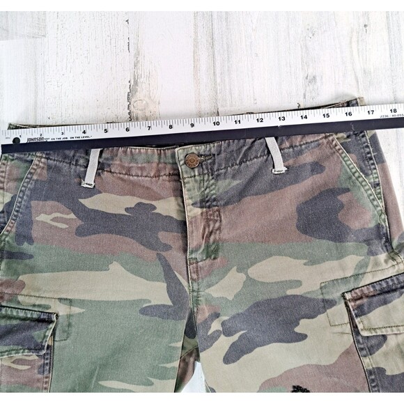 VTG Y2K Guess Camo Cargo Capri Pants Womens Sz 29 Embroidered Flowers Military - Picture 15 of 16